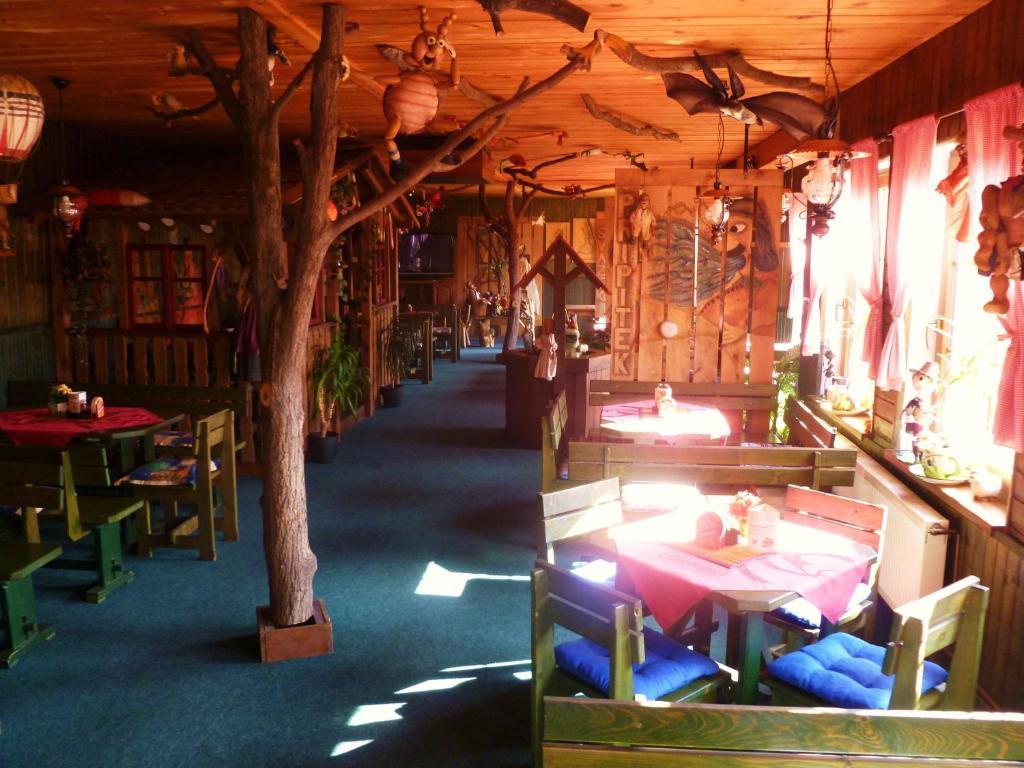 Hotel Pohadka Most Buitenkant foto